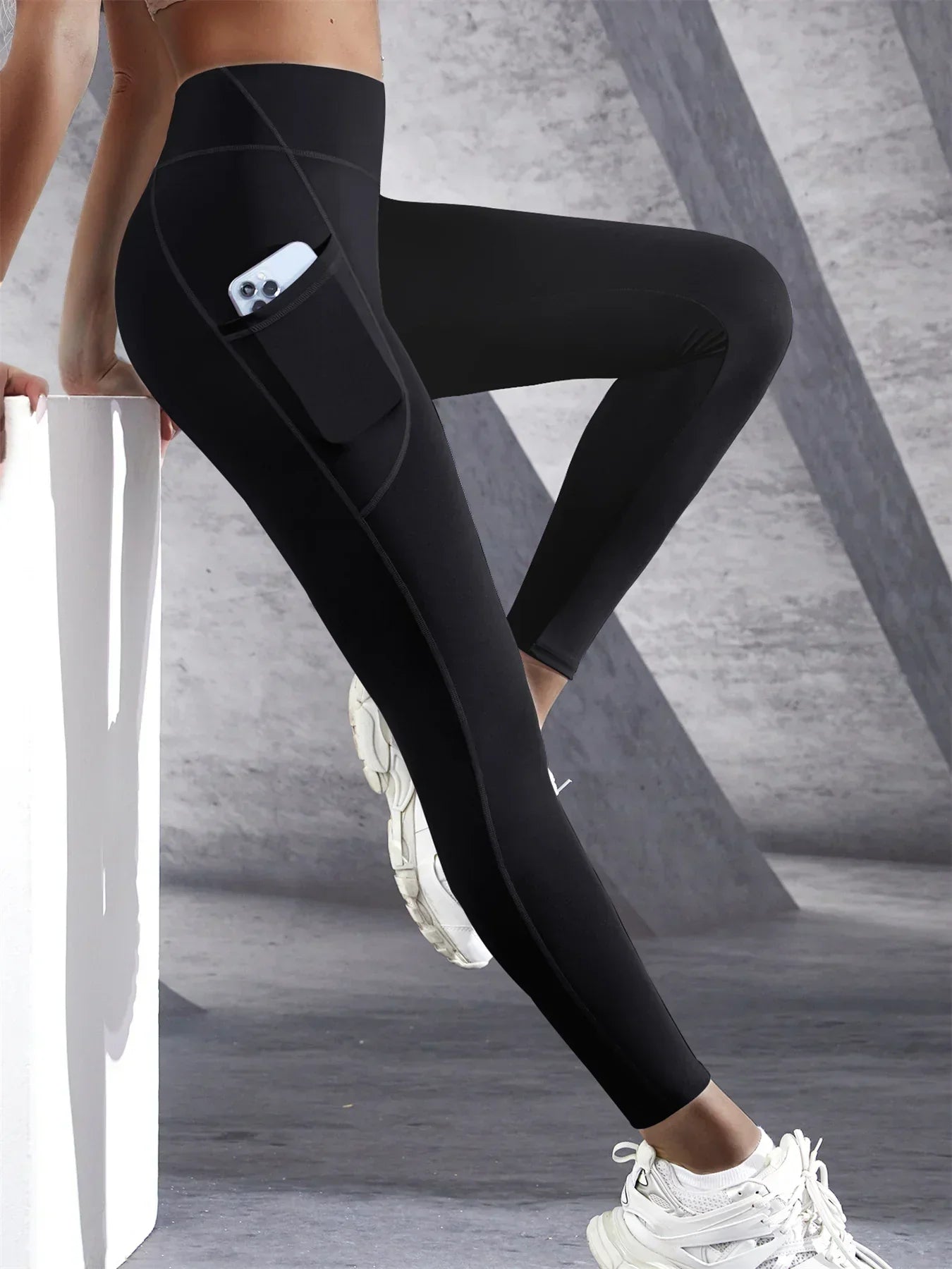 Women's high waist stretch leggings with pockets for fitness.